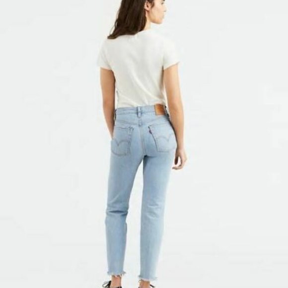 SOLD - LEVI'S Wedgie icon Raw Hem Cropped Jeans - Picture 2 of 9